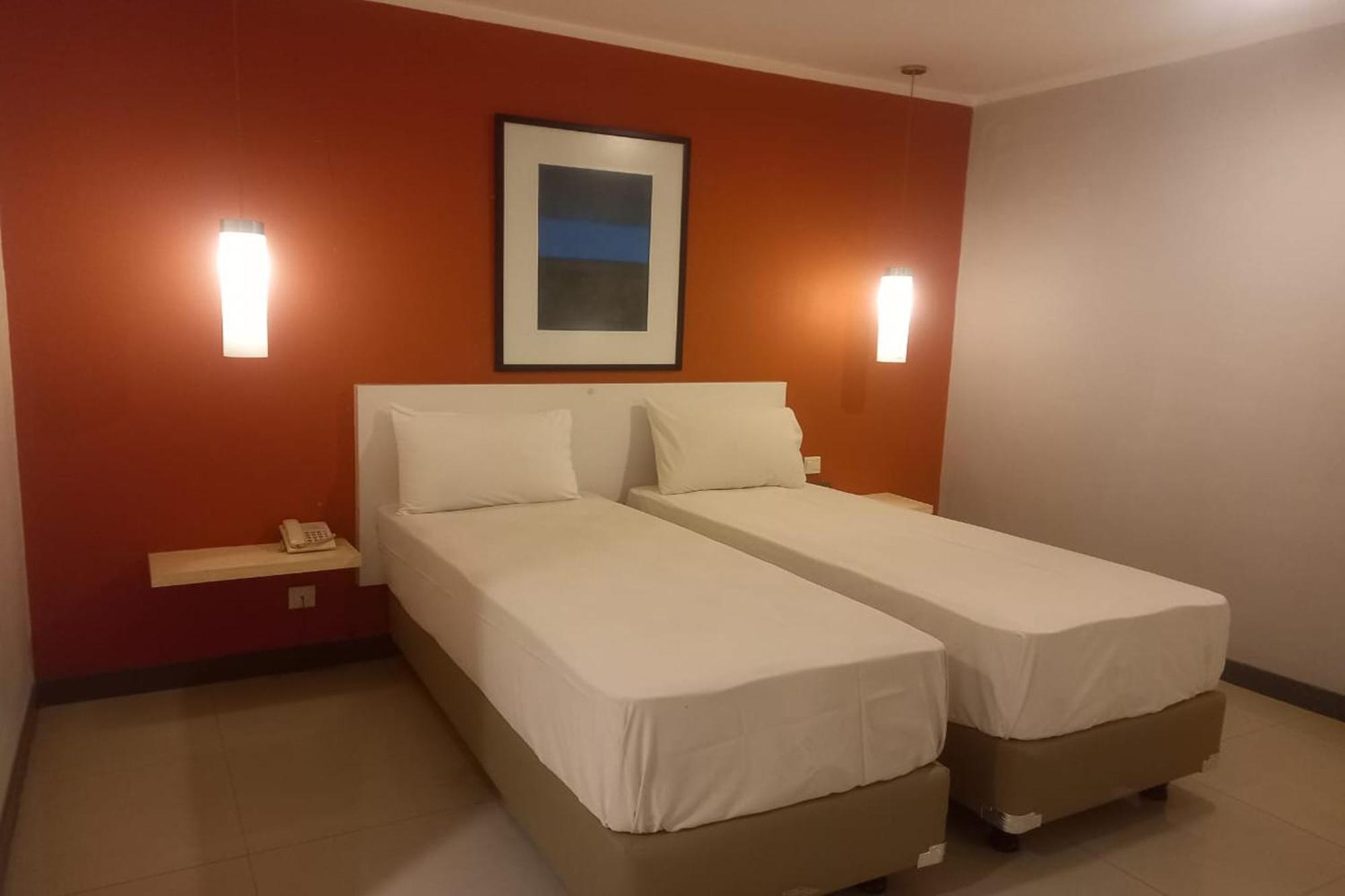 The Plaza Hotel Glodok Giacarta Esterno foto