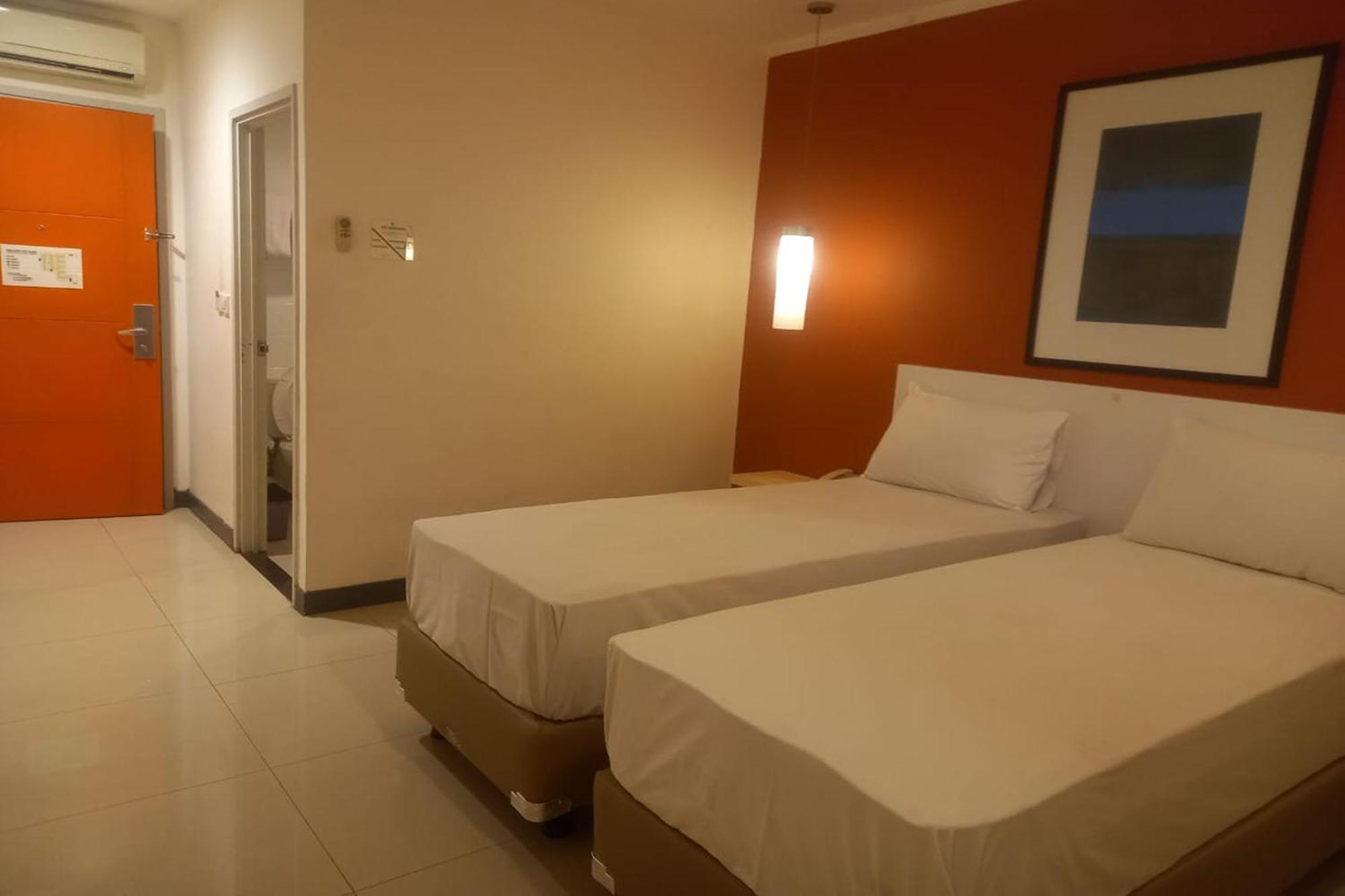 The Plaza Hotel Glodok Giacarta Esterno foto