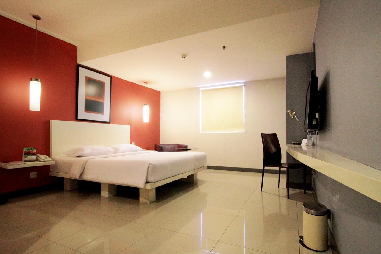 The Plaza Hotel Glodok Giacarta Esterno foto