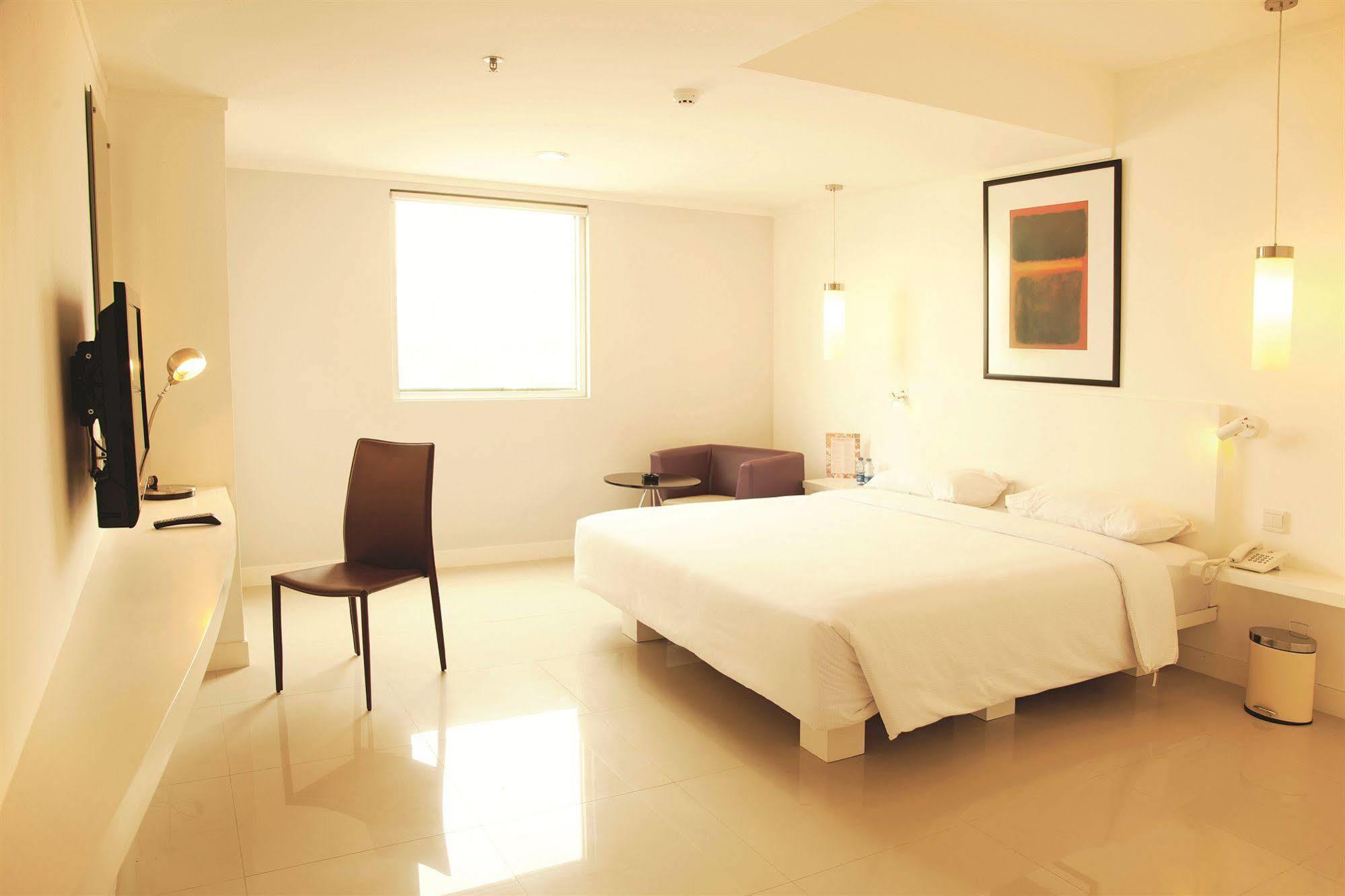 The Plaza Hotel Glodok Giacarta Esterno foto