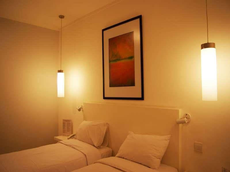 The Plaza Hotel Glodok Giacarta Esterno foto